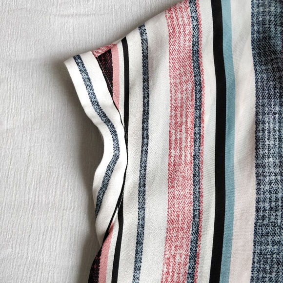 Striped V-neck Top - Picture 3 of 4